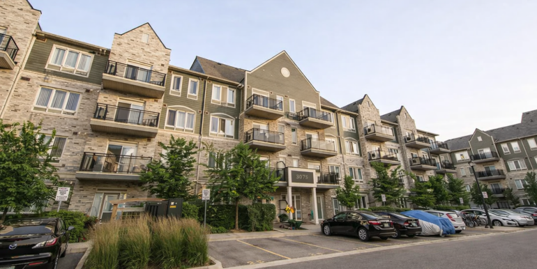 3075 Thomas St exterior